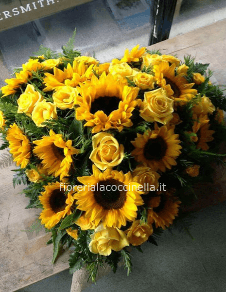 STANDARD CUORE DI 7 GIRASOLI + ALTRI FIORI