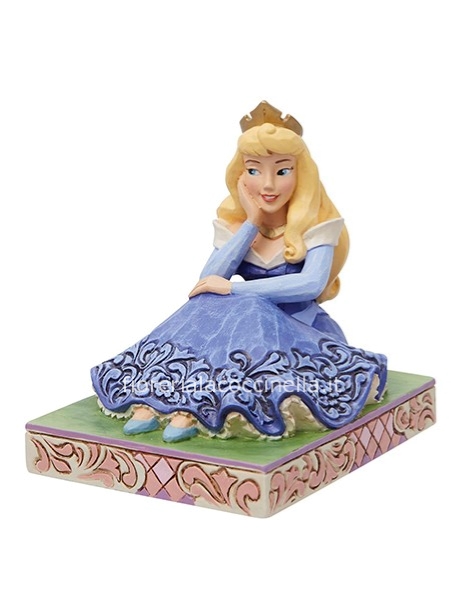 AURORA PERSONALITY POSE